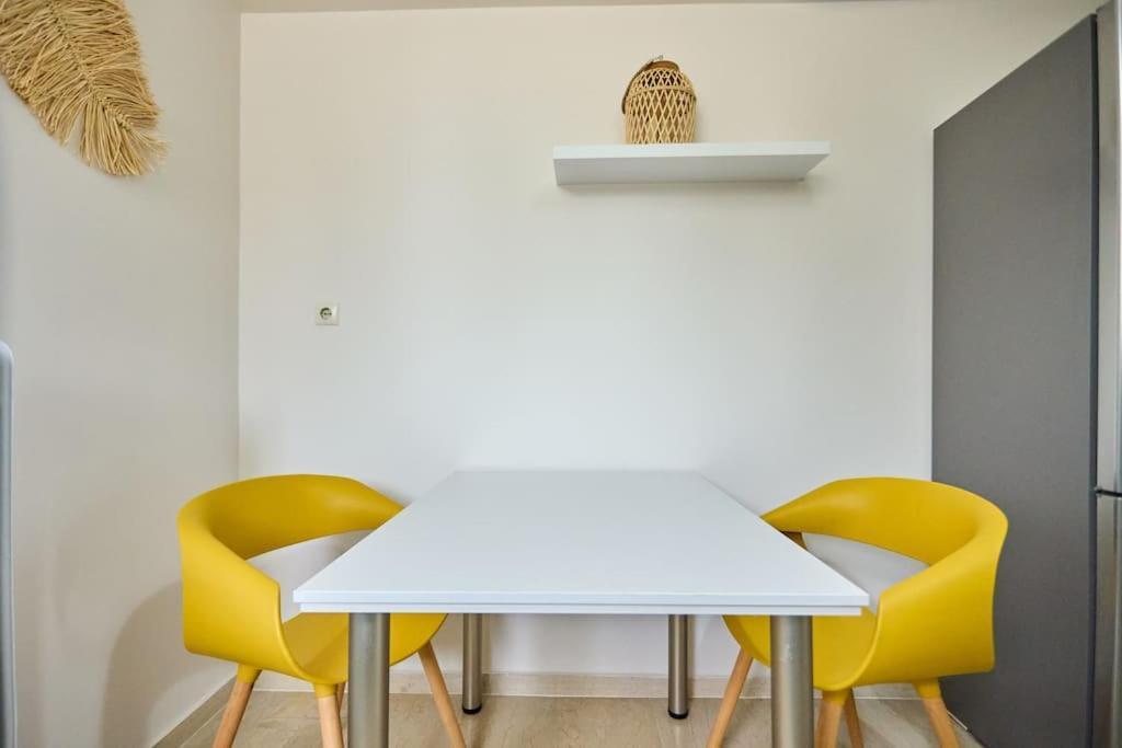 Panoramic White Blue Apartment Chios Town Ngoại thất bức ảnh